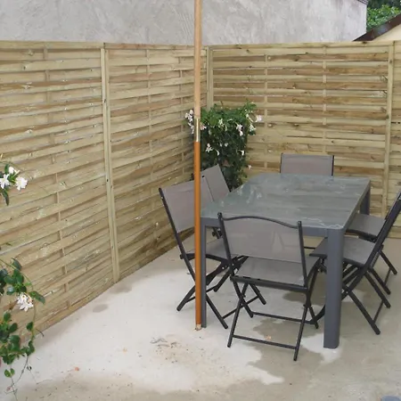 Le De La Sarce بيت للعطل *